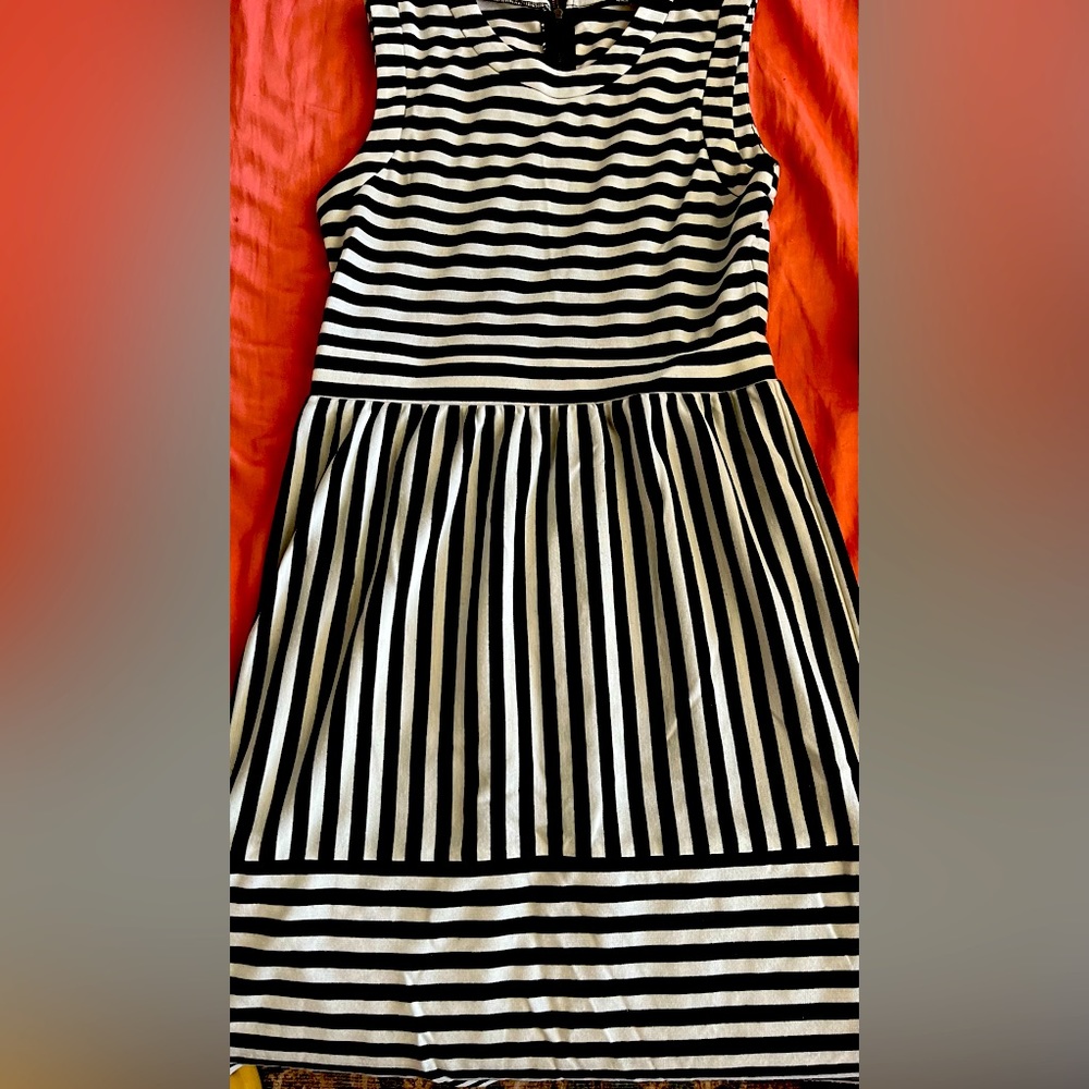 Black and white striped dress. Sz 0-2.